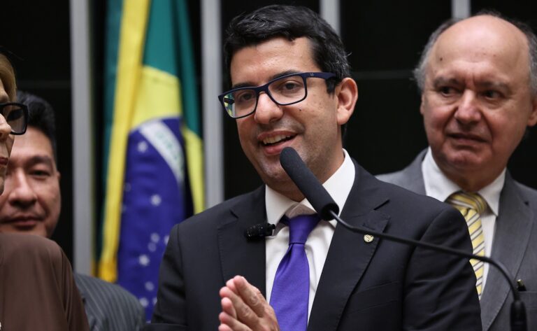 Deputado Marcelo Queiroz é suspeito de fraudes de R$ 200 milhões, revela Polícia Federal