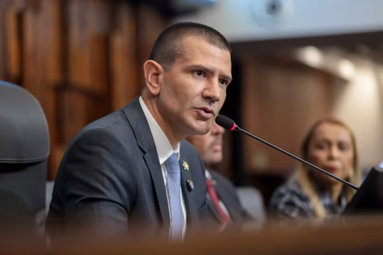 Douglas Ruas Cria Comissão Especial para Fiscalizar Gastos Públicos no Rio de Janeiro
