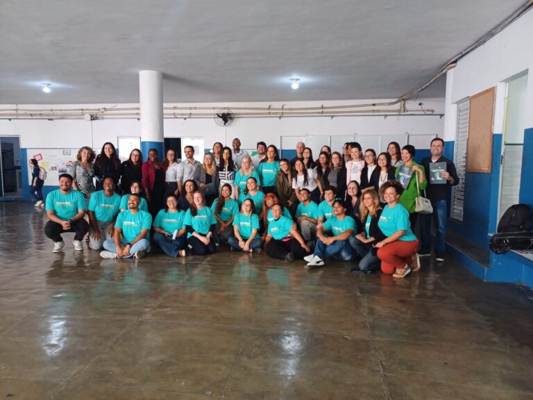 Executivos Apresentam Carreiras a Jovens de Escola Pública no Rio de Janeiro