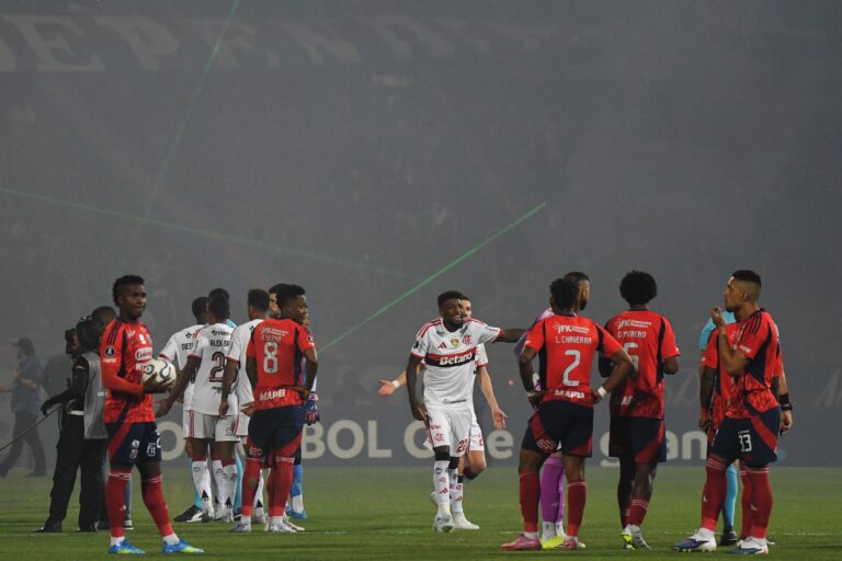 Flamengo Pode Garantir Três Pontos na Libertadores Após Cancelamento de Jogo