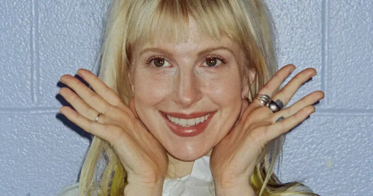 Hayley Williams no Brasil: Mudança de Data e Caos na Pré-venda Agitam Fãs