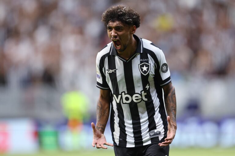 Medina se destaca no Botafogo após início difícil e se torna peça-chave para Franclim Carvalho