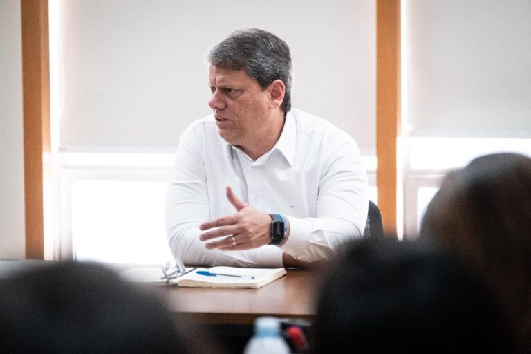 Os Desafios de Tarcísio de Freitas na Política Paulista: Conflitos e Alianças