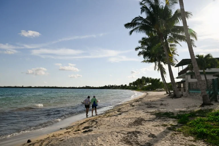 Queda Acentuada no Turismo em Cuba: Crise Energética Impacta Visitantes