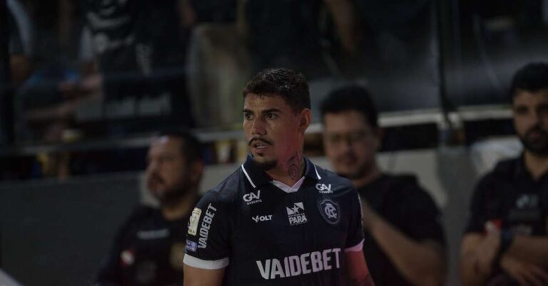 Remo Enfrenta Desafios no Engenhão: Lateral Fala Sobre Pressão e Gramado Sintético