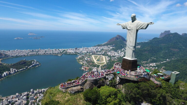 São Paulo é Eleita a Cidade Mais Feliz do Brasil, Enquanto Rio de Janeiro Enfrenta Desafios
