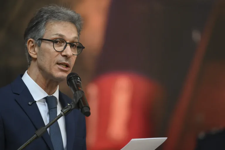 Zema Critica PL e Exclui Possibilidade de Ser Vice em Chapa com Flávio Bolsonaro