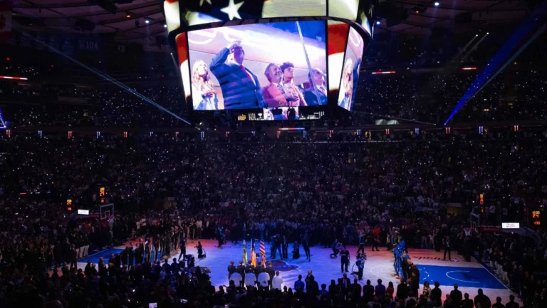 Trump é vaiado durante jogo decisivo da NBA em Nova York: entenda o impacto Trump é vaiado durante jogo decisivo da NBA em Nova York: entenda o impacto