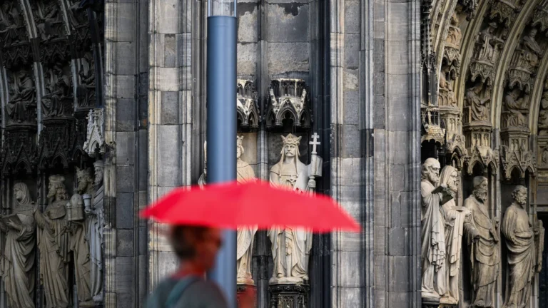 Onda de Calor Extrema Avança para o Leste da Europa e Registra Recordes na Hungria