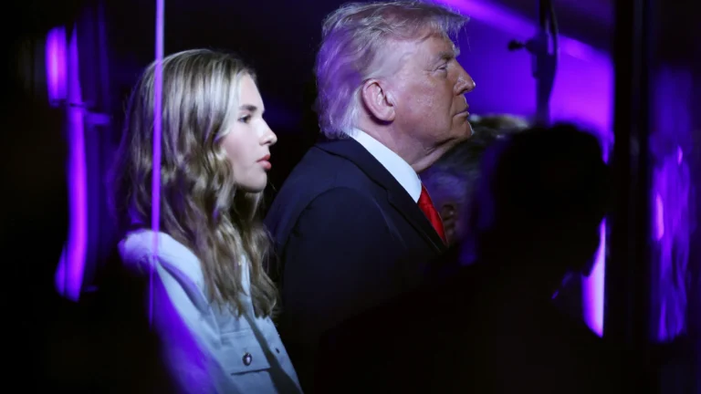 Trump é vaiado durante hino nacional na final da NBA em Nova York: impacto e segurança reforçada Trump é vaiado durante hino nacional na final da NBA em Nova York: impacto e segurança reforçada