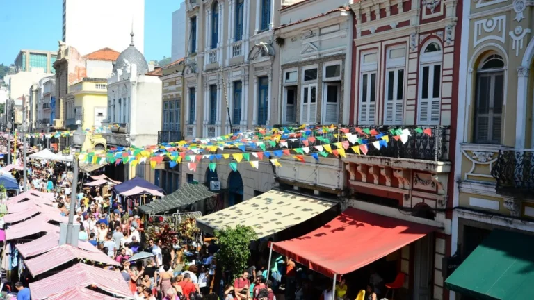 5 Feiras de Antiguidades no Rio de Janeiro que Você Precisa Conhecer 5 Feiras de Antiguidades no Rio de Janeiro que Você Precisa Conhecer