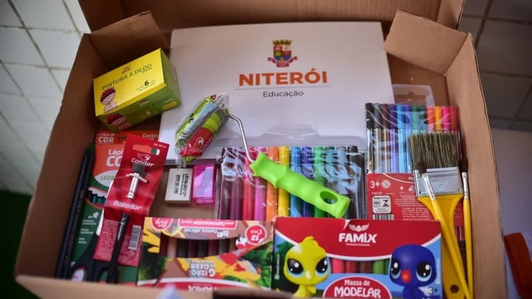 TCE investiga suspeita de sobrepreço na compra de material escolar em Niterói TCE investiga suspeita de sobrepreço na compra de material escolar em Niterói