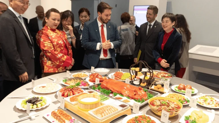 Sabores da Tradição: Exposição Revela a História da Alimentação na China Antiga no Rio