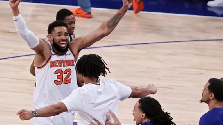 Knicks fazem virada histórica, vencem Spurs por 3 a 1 e ficam a um jogo do título NBA Knicks fazem virada histórica, vencem Spurs por 3 a 1 e ficam a um jogo do título NBA