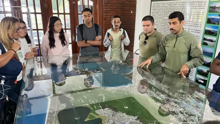 Prefeitura de Niterói promove intercâmbio em educação ambiental com Arraial do Cabo e UERJ Prefeitura de Niterói promove intercâmbio em educação ambiental com Arraial do Cabo e UERJ