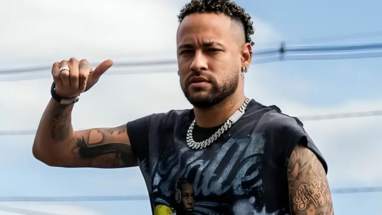 Neymar chega à Copa do Mundo com relógios de luxo avaliados em R$ 21 milhões