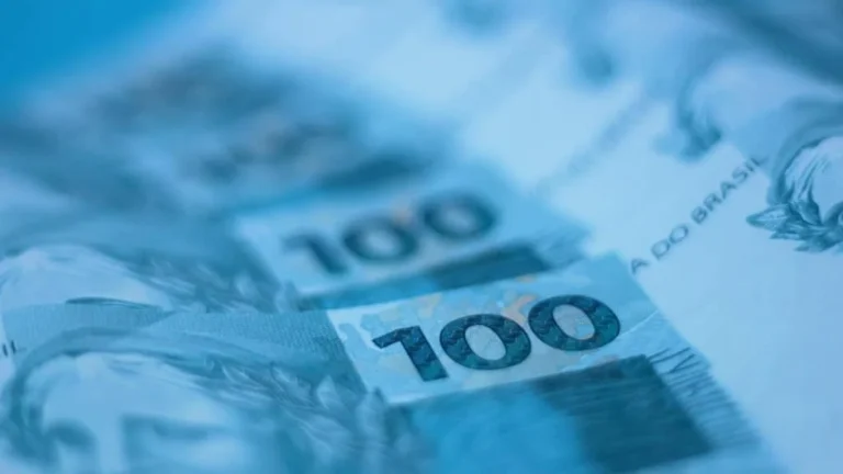 Paraná lidera com salário mínimo regional de até R$ 2.407 em 2026, superando São Paulo e Rio