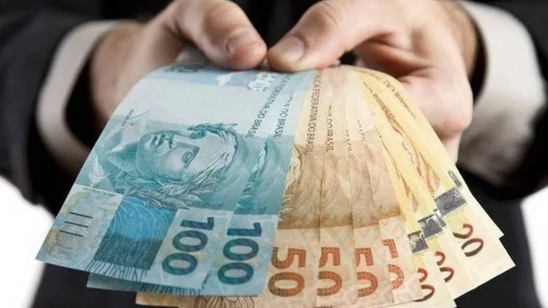 Economia cresce, mas desaceleração preocupa comércio, indústria e turismo em Petrópolis Economia cresce, mas desaceleração preocupa comércio, indústria e turismo em Petrópolis