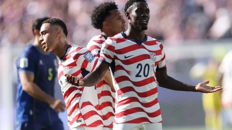 Uefa critica Fifa por anular cartão vermelho de Balogun na Copa do Mundo: decisão gera polêmica Uefa critica Fifa por anular cartão vermelho de Balogun na Copa do Mundo: decisão gera polêmica