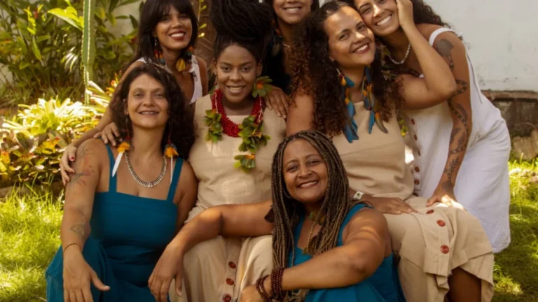 Espetáculo Semente de Maracá celebra ancestralidade e cultura popular em São Gonçalo