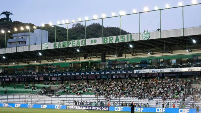 Juventude e Atlético-MG duelam por vaga nas quartas da Copa do Brasil em confronto decisivo Juventude e Atlético-MG duelam por vaga nas quartas da Copa do Brasil em confronto decisivo